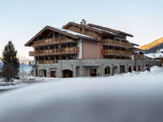 This stunning property showcases a blend of rustic charm and modern elegance, perfect for a luxurious mountain getaway.