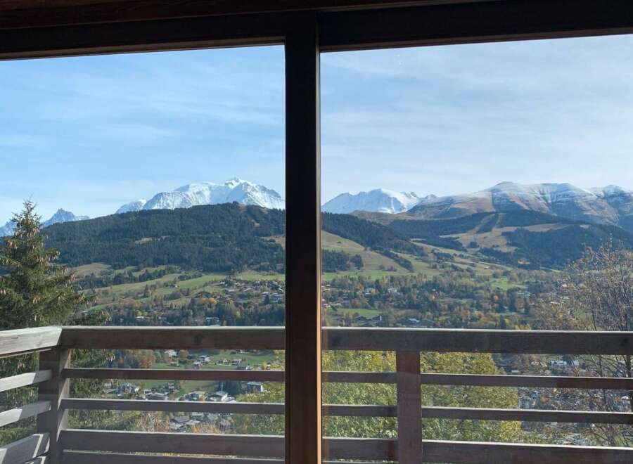 Mountain view chalet with stunning panoramic views.