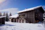 This stunning chalet boasts a rustic-chic design, perfect for a cozy winter getaway.
