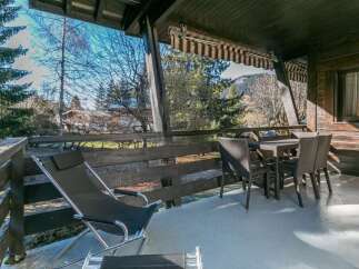 Enjoy your morning coffee on this charming balcony, overlooking breathtaking mountain views.