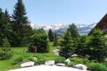 Mountain view chalet with large garden.