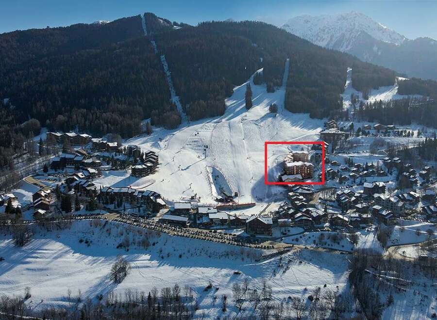 This stunning property is located in a prime ski-in/ski-out location, offering breathtaking views of the surrounding mountains.