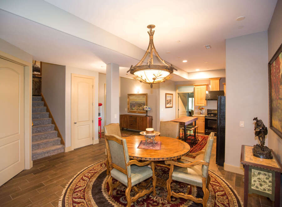 This stunning dining area features a beautiful round wooden table with elegant chairs, perfect for hosting gatherings.