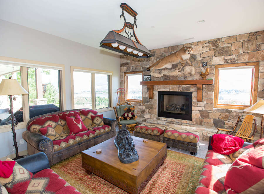 This cozy living room features a stunning stone fireplace, perfect for creating a warm and inviting atmosphere.