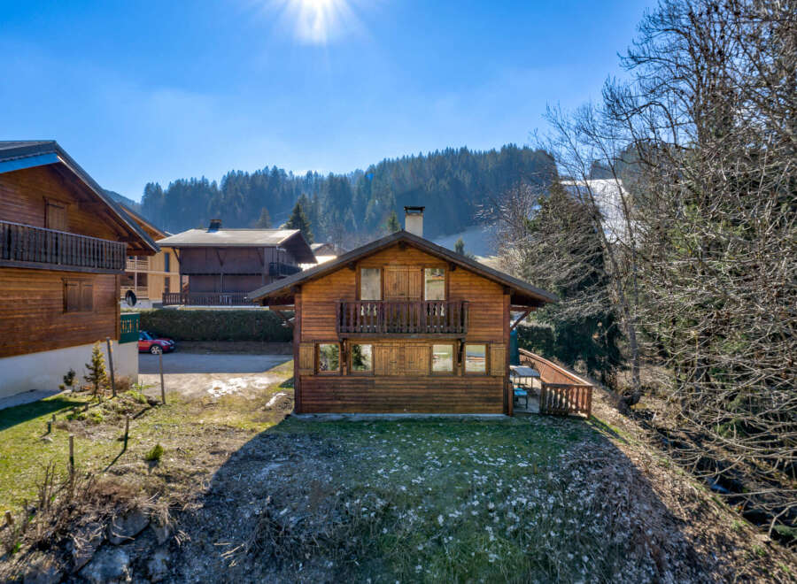 Discover a charming wooden chalet nestled in a picturesque mountain setting.