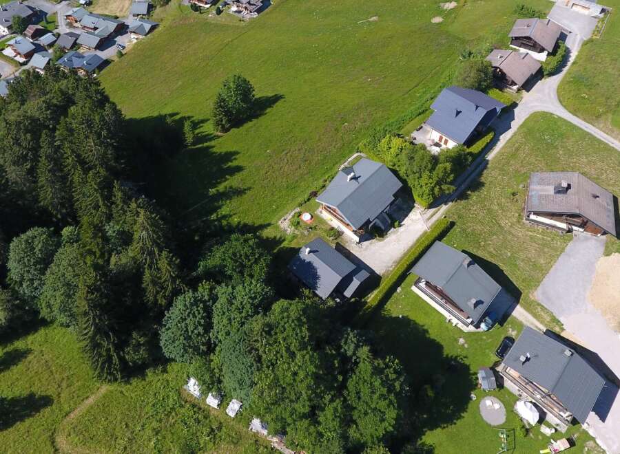 Discover a charming mountain retreat nestled in a picturesque landscape.