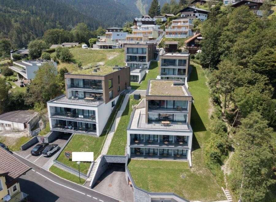 Discover luxury living in this stunning property nestled in a picturesque mountain setting.