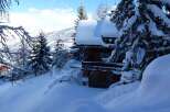 This stunning chalet boasts breathtaking mountain views and is nestled in a picturesque snow-covered landscape.
