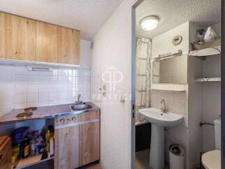 Discover this charming studio apartment, perfect for those seeking a cozy and functional living space.