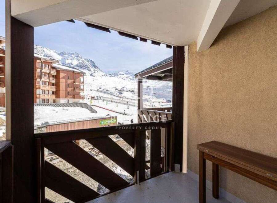 Enjoy breathtaking mountain views from this stunning property.