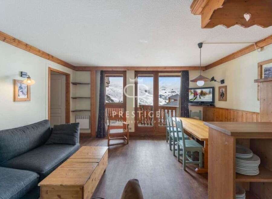 Discover a cozy mountain retreat with stunning views! This property features a comfortable living area, perfect for relaxation.
