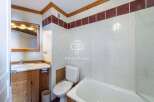 Discover a charming bathroom with a classic design.