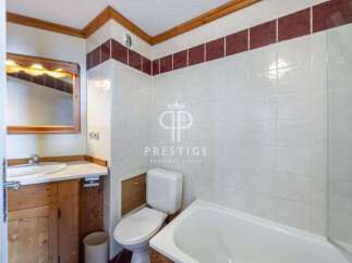 Discover a charming bathroom with a classic design.
