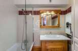 Discover a charming bathroom with a classic design.