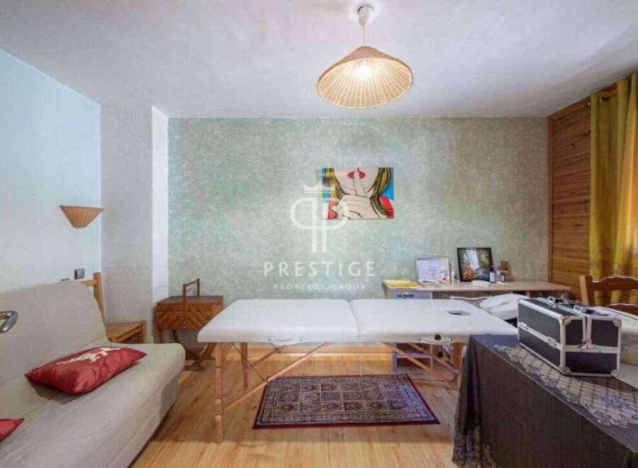 Discover a serene retreat in this inviting space, perfect for relaxation and rejuvenation.
