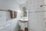 Discover a charming bathroom with a modern touch.
