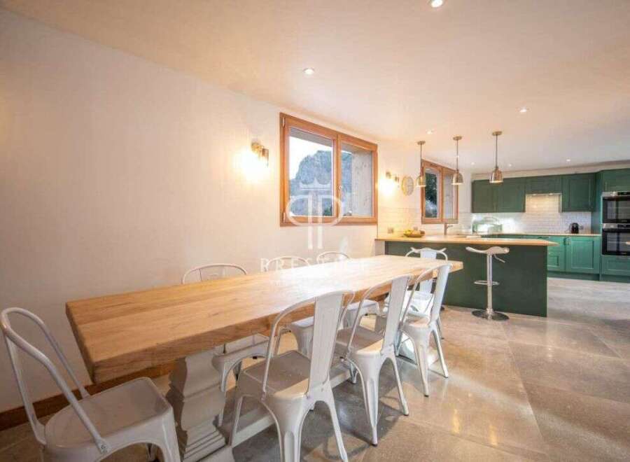Discover the perfect blend of style and functionality in this stunning property.