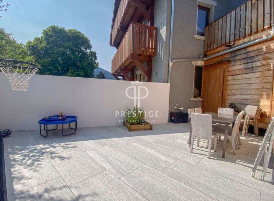 Discover the perfect blend of comfort and style in this stunning property.
