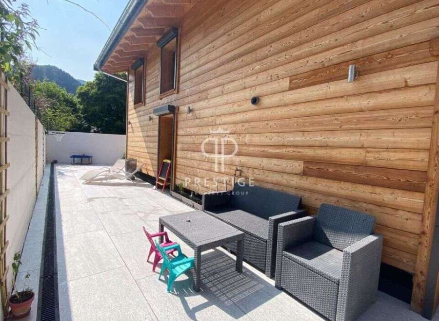 Discover a stunning property with a modern design and inviting outdoor space.