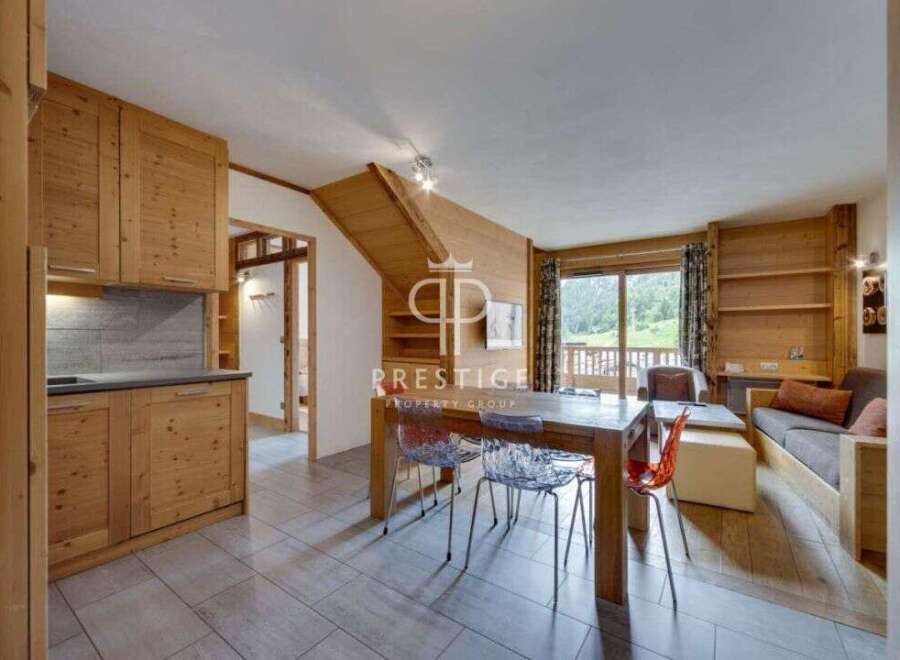 Discover a cozy mountain retreat with this charming property.