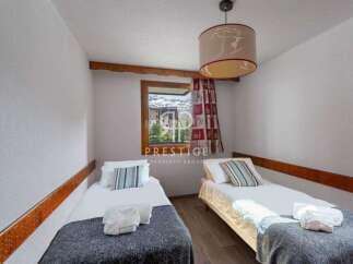 Cozy bedroom with two single beds, perfect for a comfortable stay.