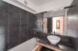 Discover this stunning bathroom featuring sleek, modern design.