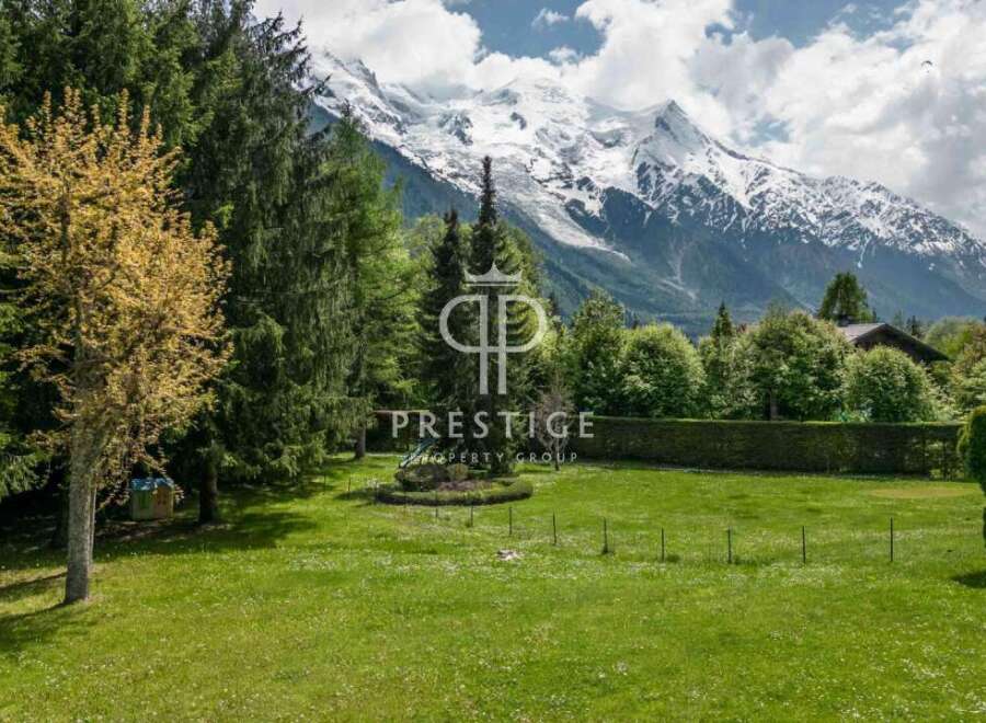 Discover a stunning property nestled amidst breathtaking mountain views.