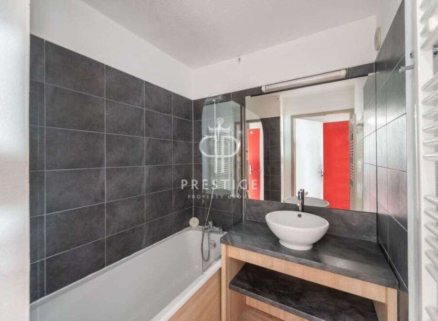 Discover modern elegance in this stylish bathroom.