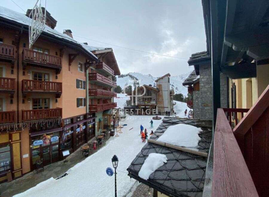Discover the charm of this ski-in/ski-out property, perfectly positioned for winter adventures.