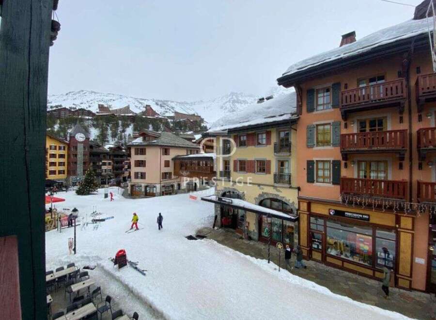 Discover the charm of this ski-in/ski-out property, perfectly positioned for winter adventures.