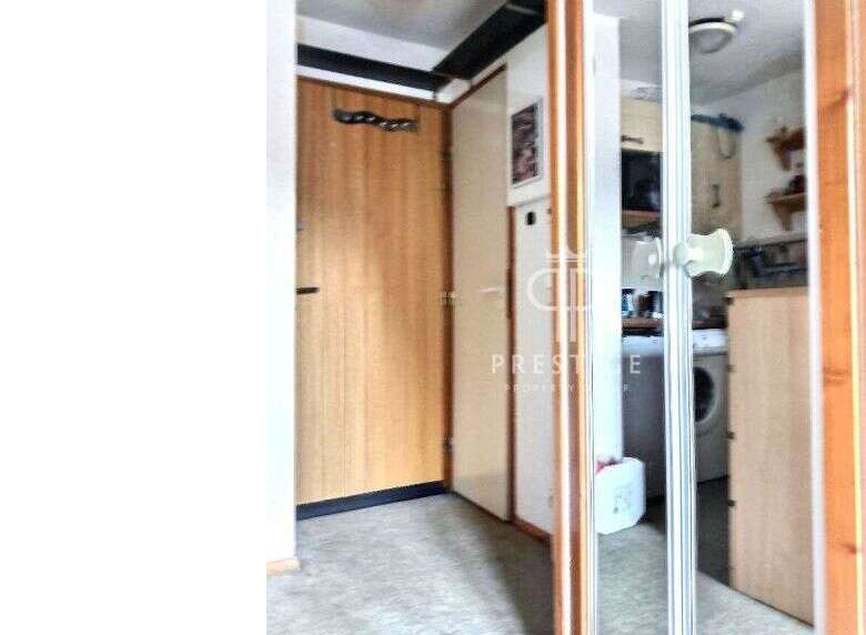 Discover this inviting property featuring a well-lit interior and a functional layout.