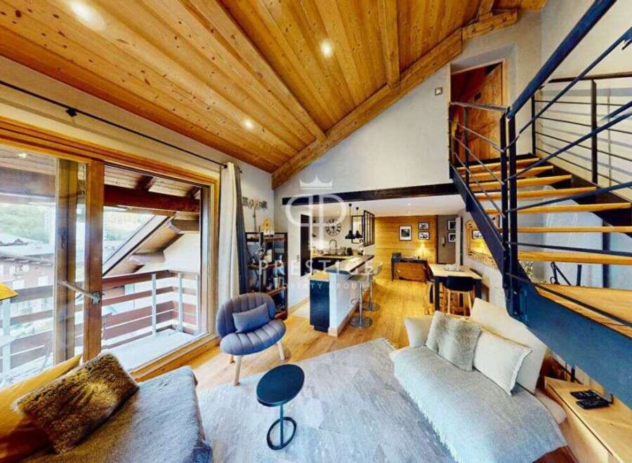 Discover the charm of this stunning property, featuring a warm wooden ceiling and a cozy living space.