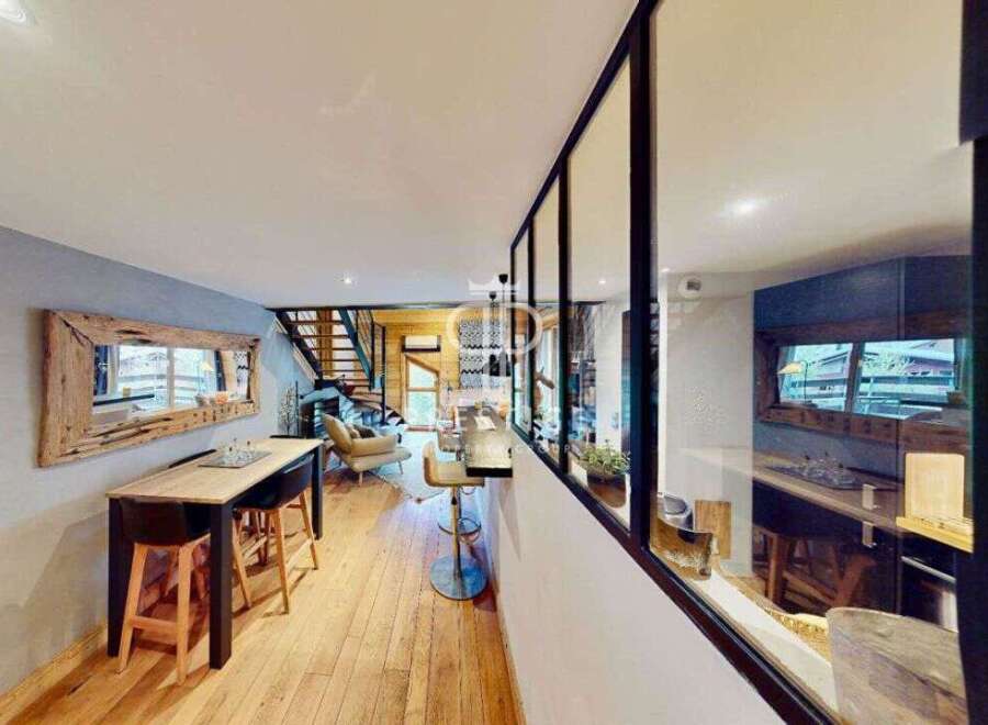 Discover a stylish loft with a modern design.