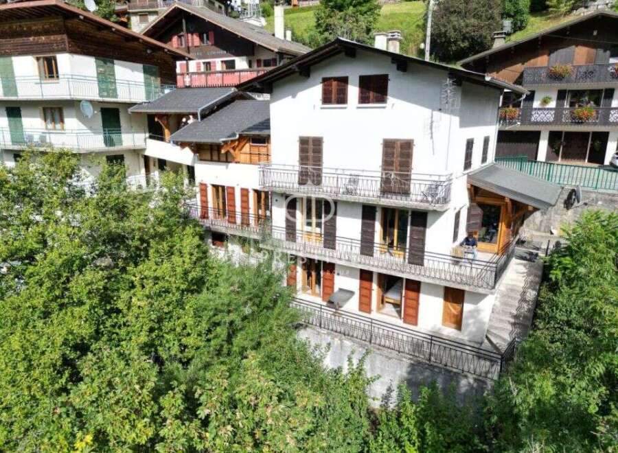 Discover a charming property nestled in a picturesque setting, offering stunning views and a tranquil atmosphere.