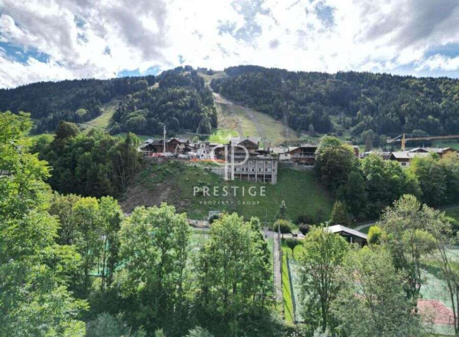 Discover a stunning property nestled in a picturesque mountain setting.