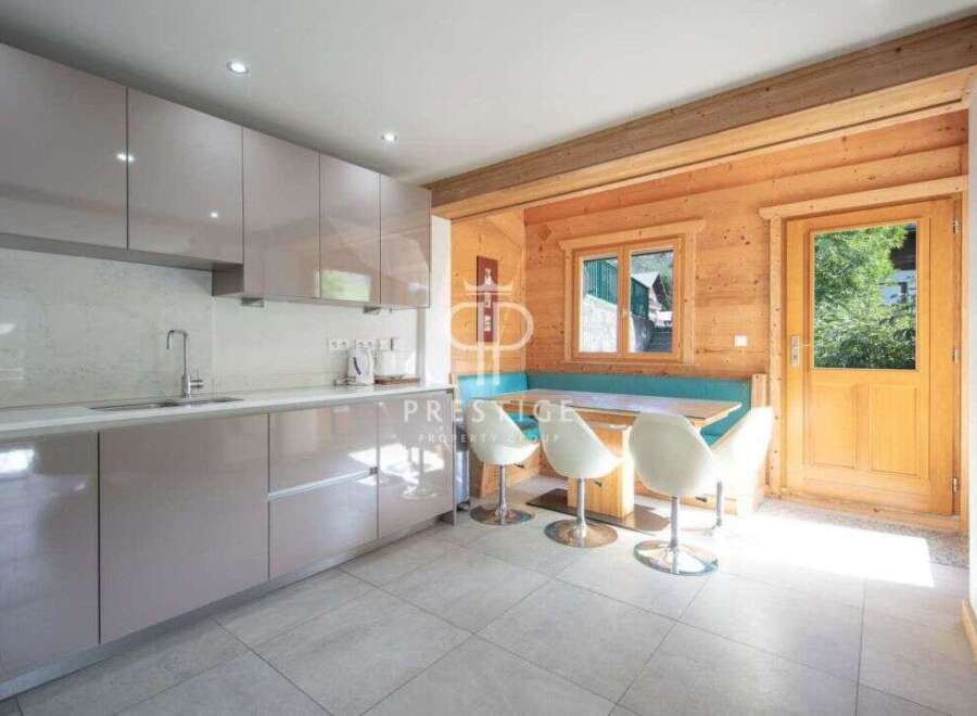 Discover a stunning kitchen with modern design and ample storage.