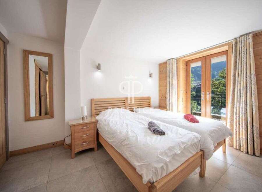 Discover a cozy bedroom with a touch of nature.