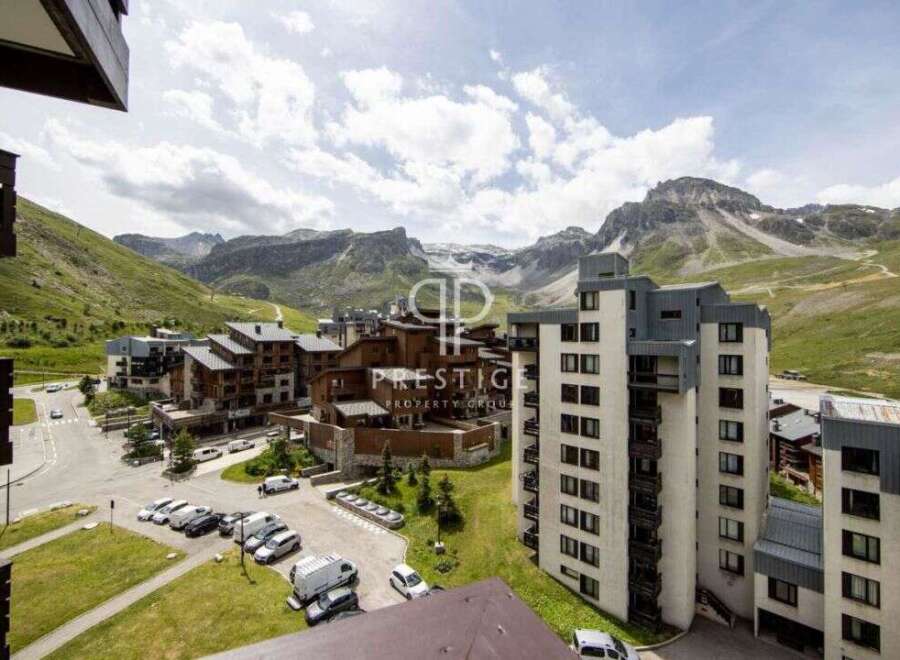 Discover stunning mountain views from this luxurious property.
