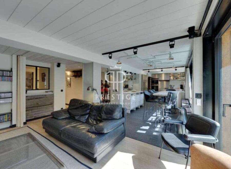 Discover luxury living in this stunning property! Featuring a modern open-plan design, this home boasts a sleek kitchen and stylish living area.