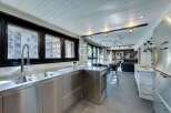 Discover modern luxury in this stunning kitchen.