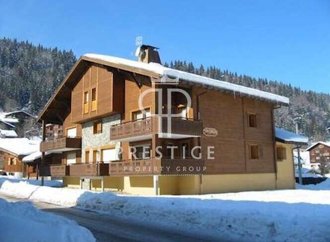 Discover a stunning chalet nestled in a picturesque winter wonderland.