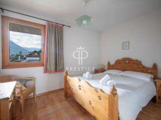 Discover a cozy bedroom with stunning mountain views.