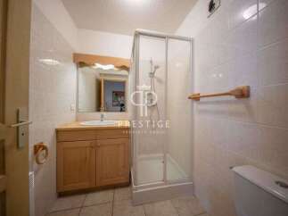 Discover a charming bathroom with a functional layout.