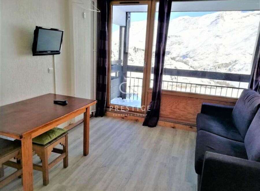 Cozy apartment with stunning mountain views.