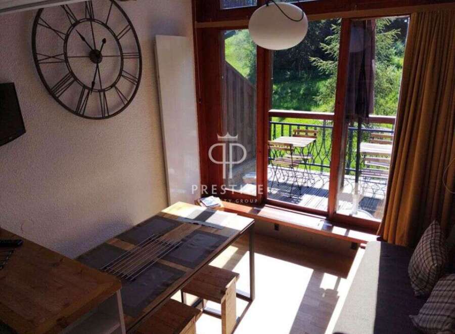 Discover a charming property with a stunning view.