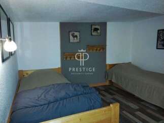 Cozy bedroom featuring two single beds, perfect for a comfortable stay.
