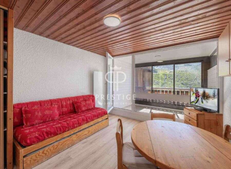 Cozy living space with a comfortable red sofa, perfect for relaxing after a day on the slopes.