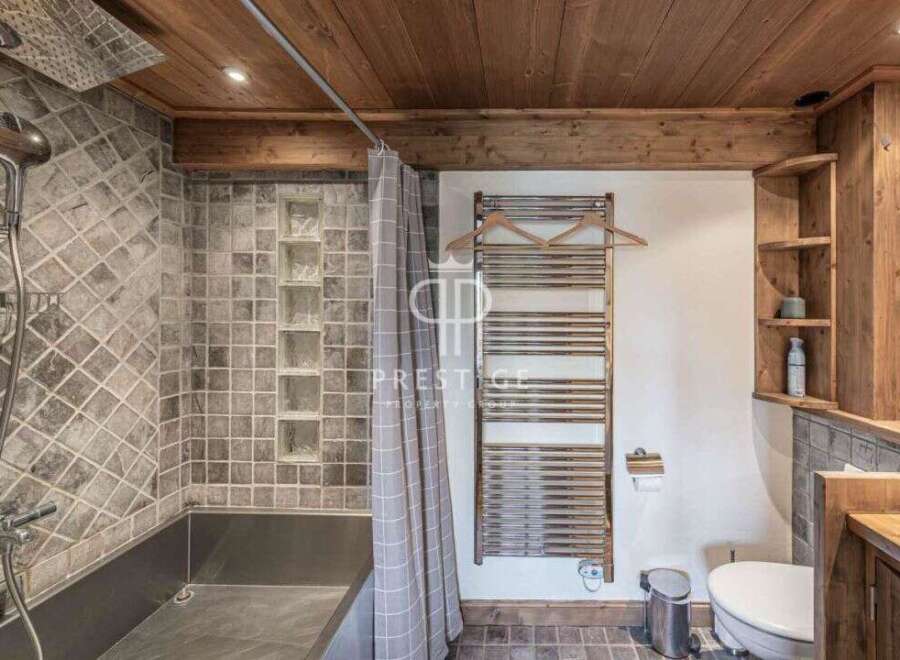 Discover the charm of this rustic bathroom, featuring a unique combination of wood and stone elements.