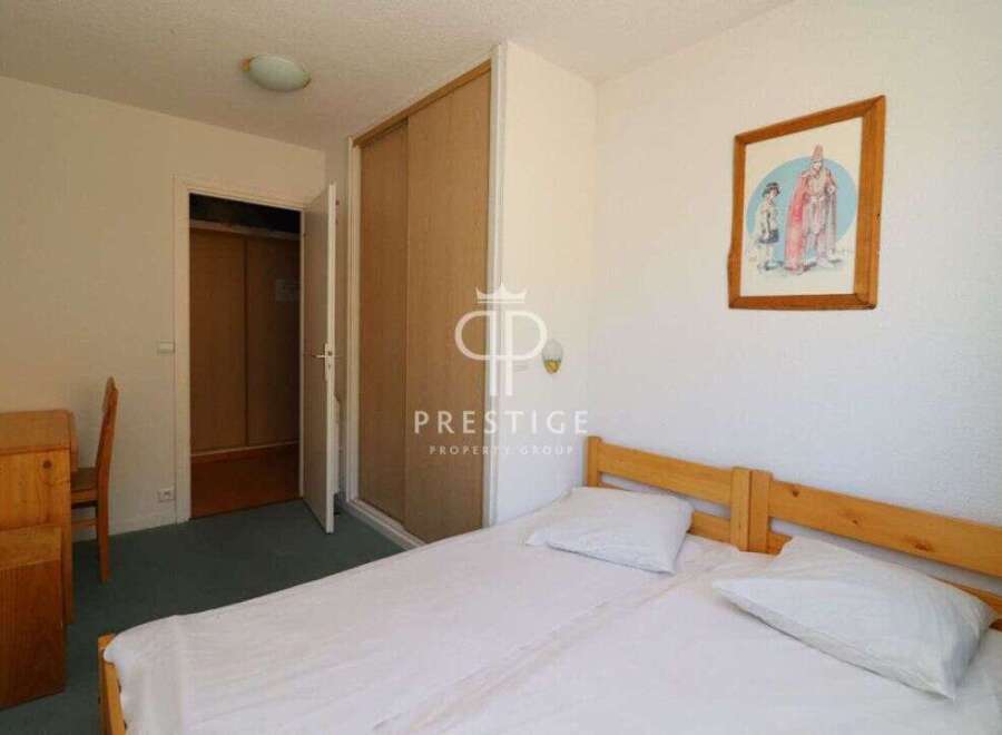 Discover a cozy bedroom with a comfortable bed, perfect for relaxation.