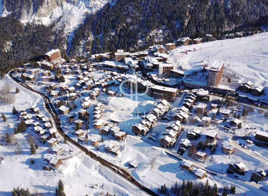 Discover a stunning winter wonderland property nestled in the heart of a picturesque ski resort.